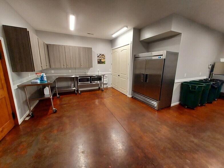 More Photos Of 656 Minnis Rd NE, Cleveland Lodge Meeting Hall For Sale