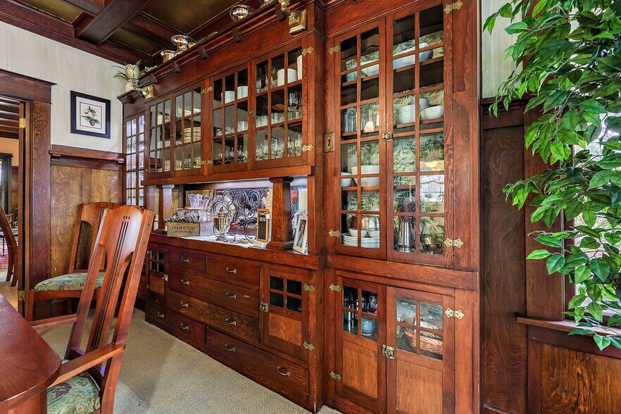 More Photos Of 455 N Oregon St, Jacksonville Hospitality For Sale