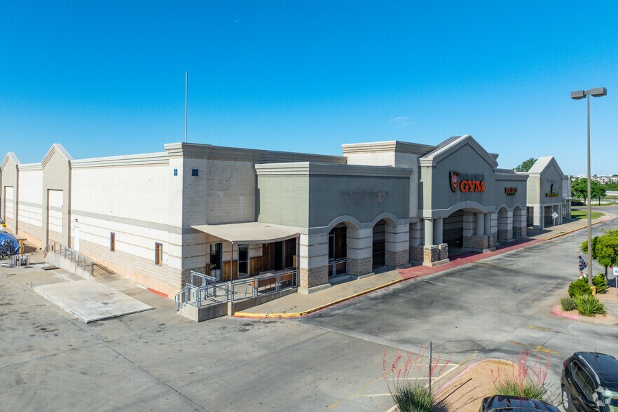 More Photos Of 610 N Austin Ave, Georgetown Storefront For Lease