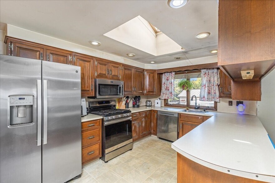 More Photos Of 57 Elm St, Salisbury Industrial For Sale