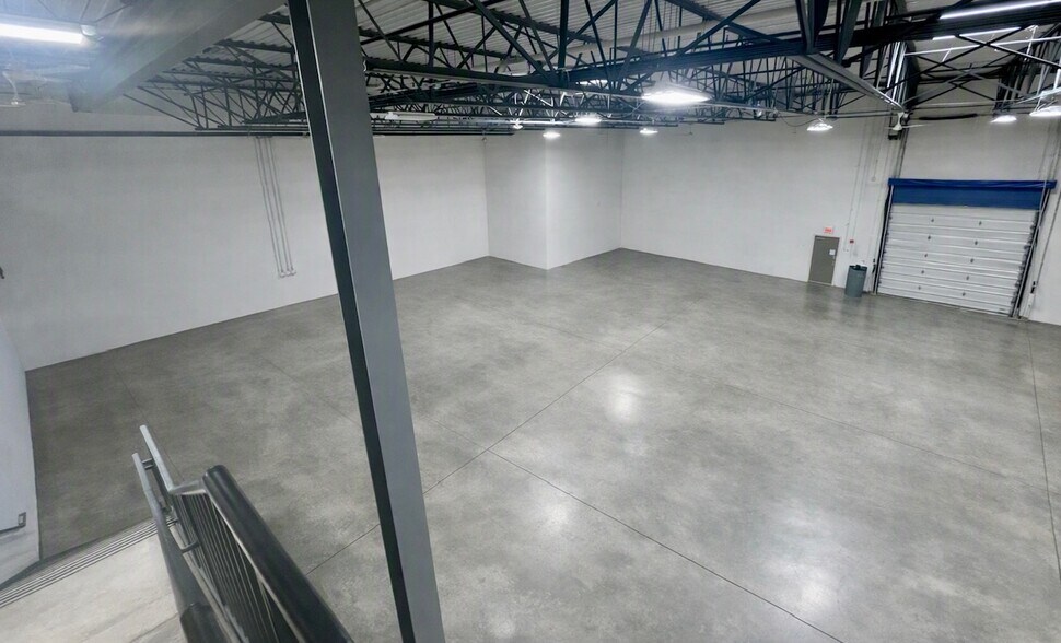 More Photos Of 333 Charles Ct, West Chicago Warehouse For Lease
