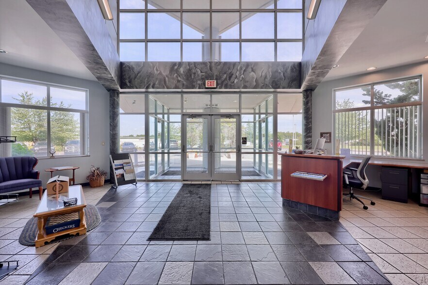 More Photos Of 22 Blackhawk Ln, Elizabethtown Distribution For Sale