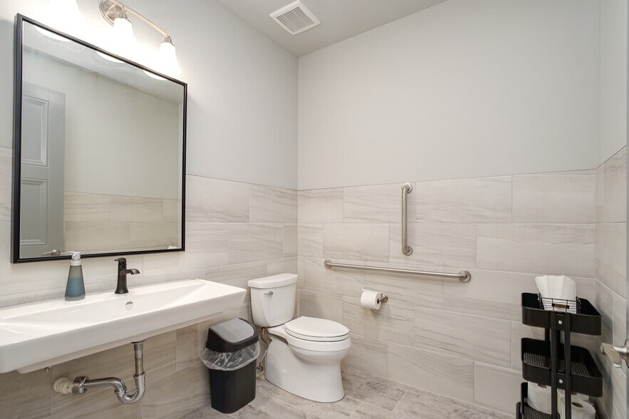 More Photos Of 71 SE 29th Ter, Lee's Summit Office For Lease