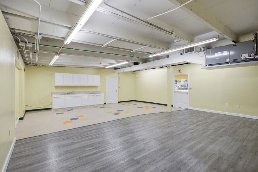 More Photos Of 346 N Volusia Ave, Orange City Office For Lease