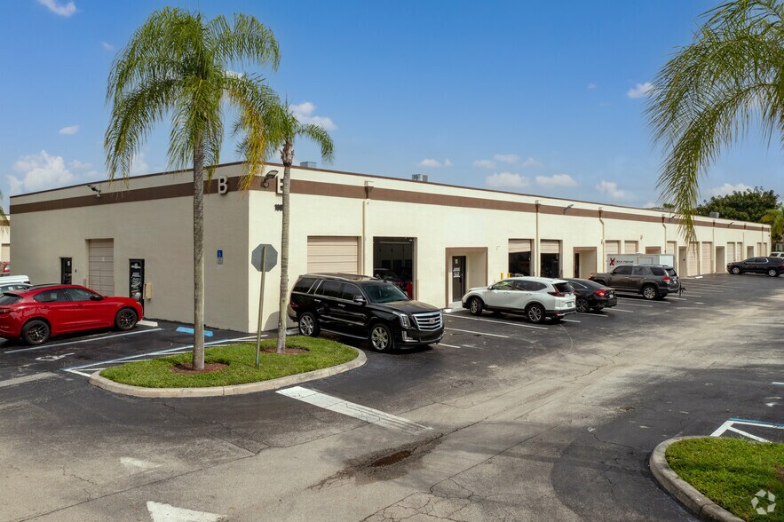 More Photos Of 10018 Spanish Isle Blvd, Boca Raton Warehouse For Lease