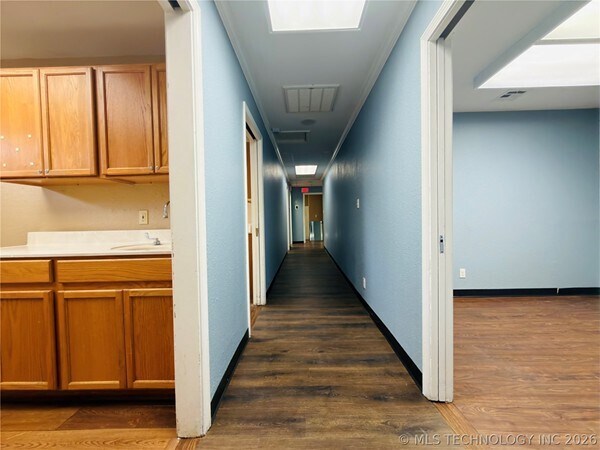 More Photos Of 1002 E Cherry St, Cushing Medical For Sale