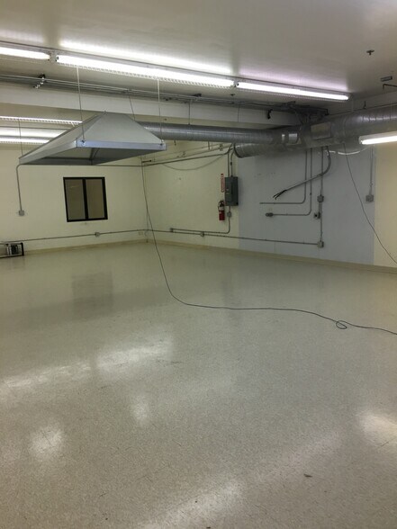 More Photos Of 3111 Lomita Blvd, Torrance Warehouse For Lease