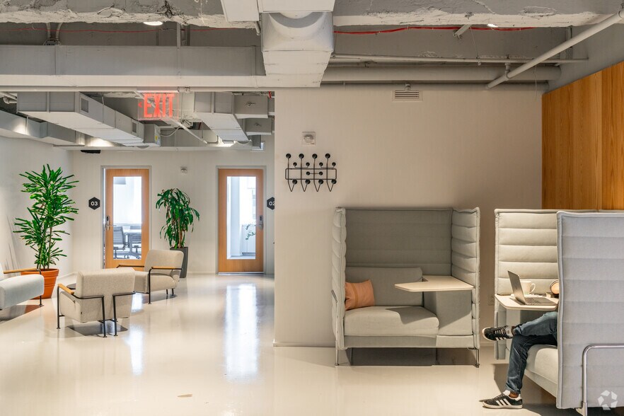 More Photos Of 405 Lexington Ave, New York Coworking Space