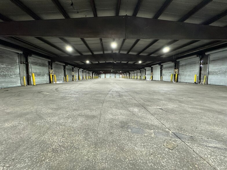 More Photos Of 700 NE Arch St, Atlanta Truck Terminal For Sale