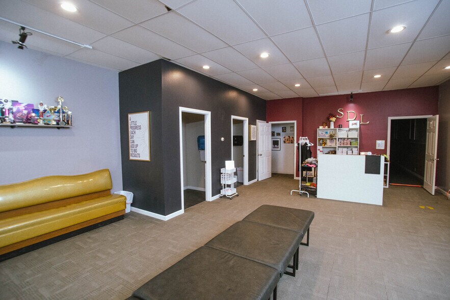 More Photos Of 112-116 E Court Ave, Winterset Storefront Retail Residential For Sale