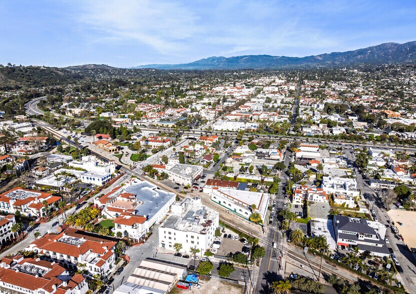 More Photos Of 25 E Mason St, Santa Barbara Research And Development For Lease