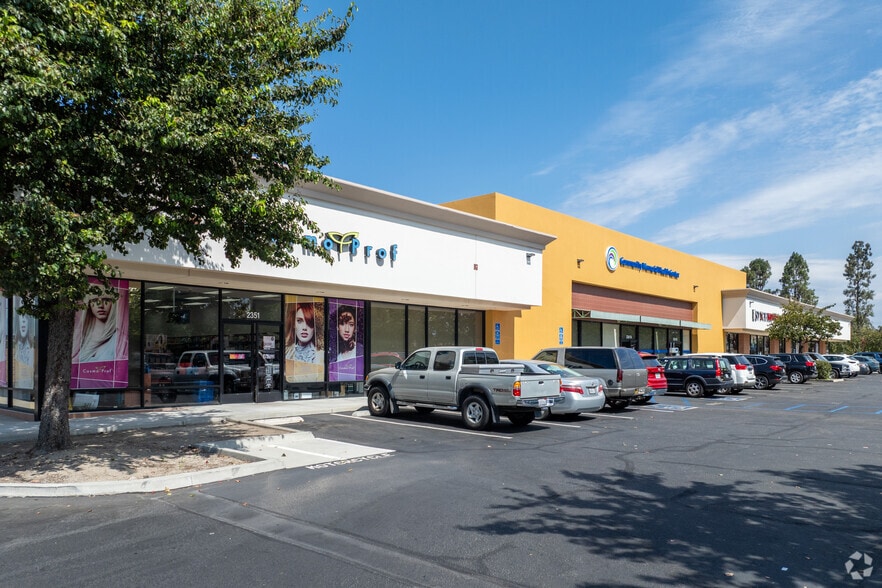More Photos Of 2351-2381 Vineyard Ave, Oxnard General Retail For Lease