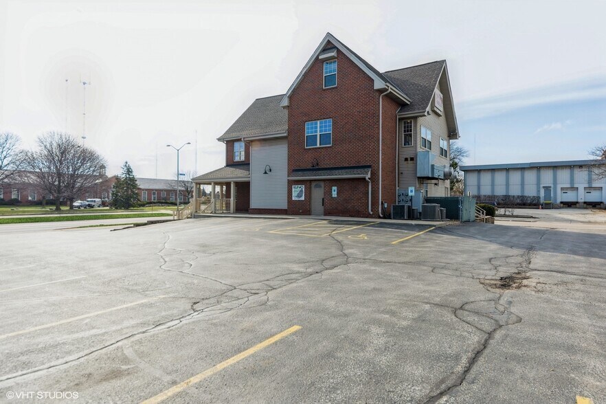 More Photos Of 4629 N Port Washington Rd, Milwaukee Restaurant For Sale