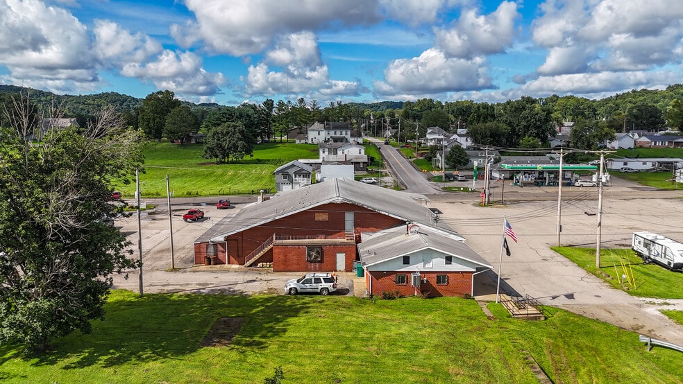 More Photos Of 38140 OH-7, Newport Showroom For Sale