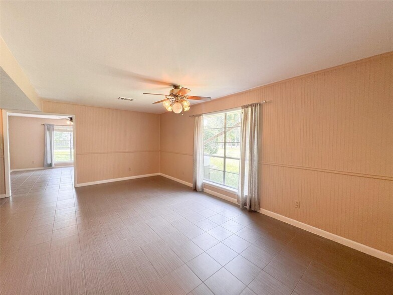 More Photos Of 15331 Lake Lamond Rd, Conroe Flex For Lease