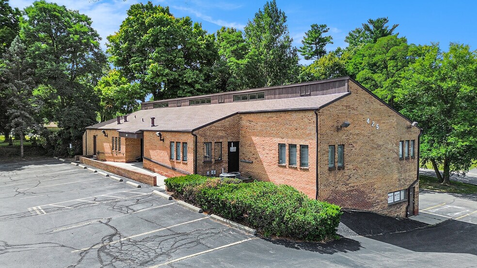 Primary Photo Of 425 N Park Blvd, Lake Orion Medical For Sale