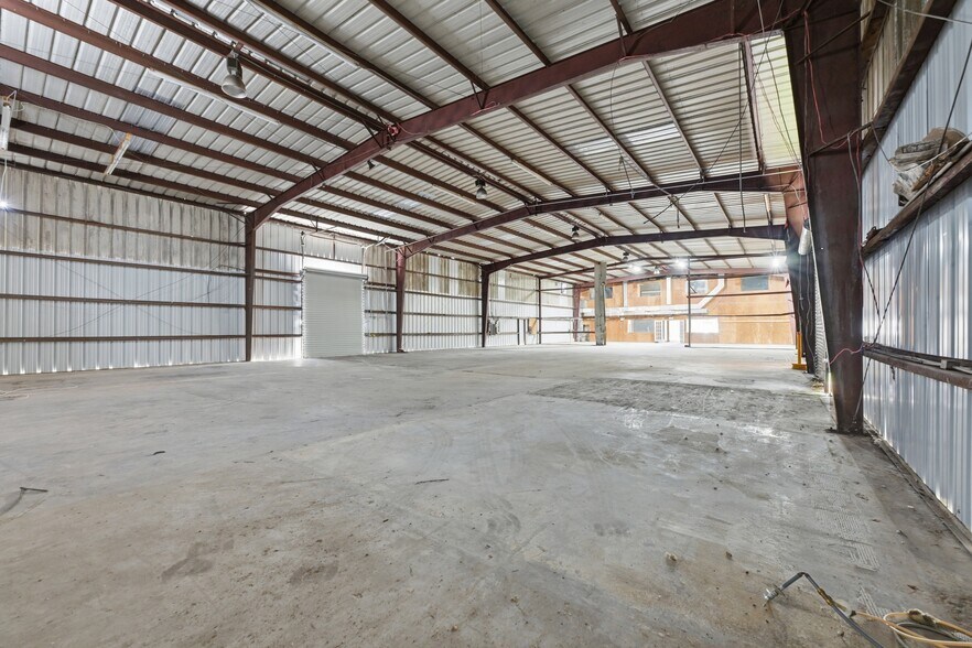More Photos Of 619 Cassat Ave, Jacksonville Warehouse For Lease