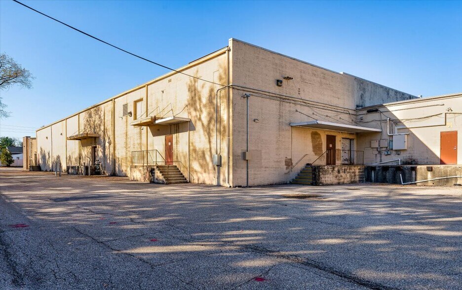 More Photos Of 8567-8587 Fort Smallwood Rd, Pasadena Unknown For Lease