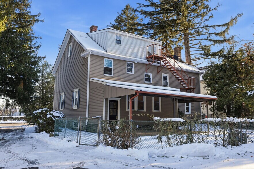 More Photos Of 2695 Main St, Lawrence Apartments For Sale