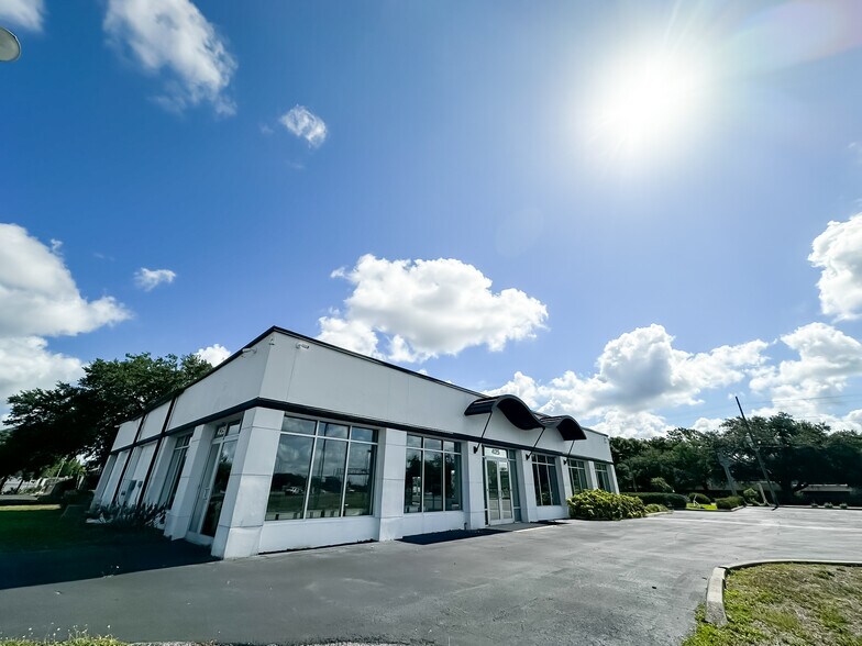 More Photos Of 425 S Lake Parker Ave, Lakeland Storefront Retail Office For Lease