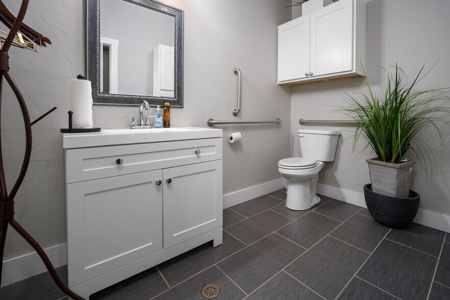 More Photos Of 101 W Apache St, Norman Office For Lease