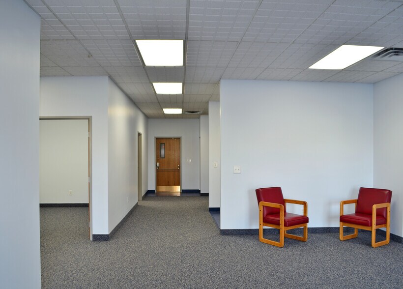 More Photos Of 2333-2335 W 50th St, Erie Warehouse For Lease