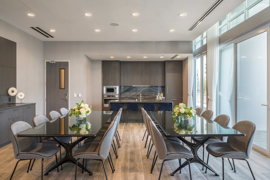 More Photos Of 825 S Hill St, Los Angeles Apartments For Lease