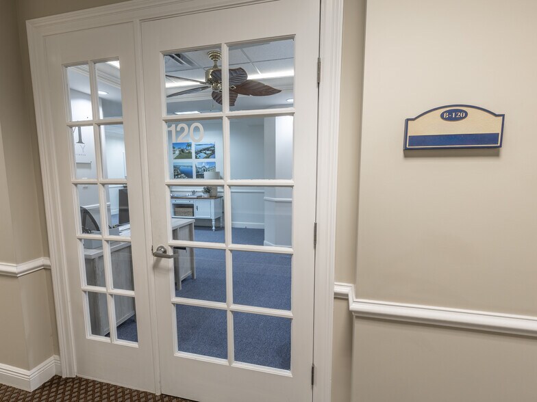 More Photos Of 1555 Indian River Blvd, Vero Beach Medical For Lease