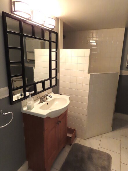 More Photos Of 1923 S Beckham Ave, Tyler Office Residential For Lease