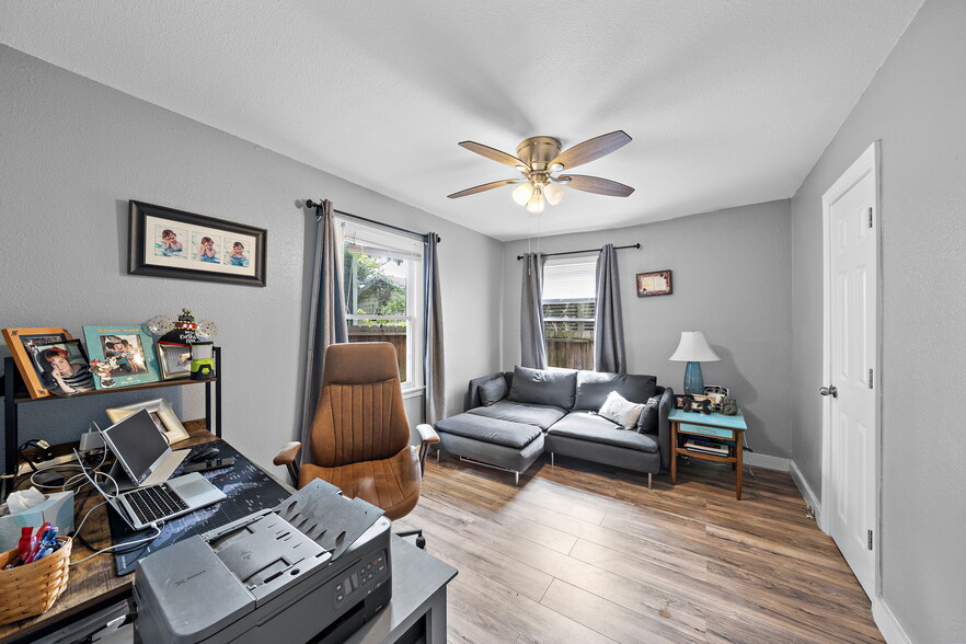 More Photos Of 609 Sealy St, Galveston Apartments For Sale