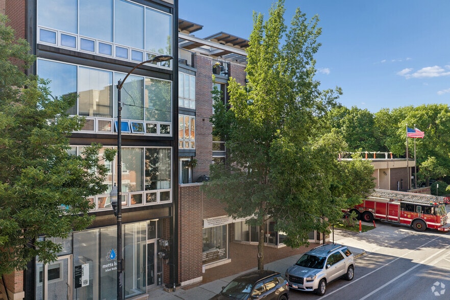 More Photos Of 1915-1917 N Damen Ave, Chicago General Retail For Sale