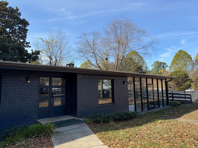 More Photos Of 2242 Park Rd, Charlotte Freestanding For Sale