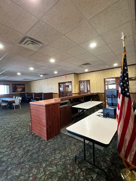More Photos Of 102 E Park St, Taylorville Freestanding For Sale