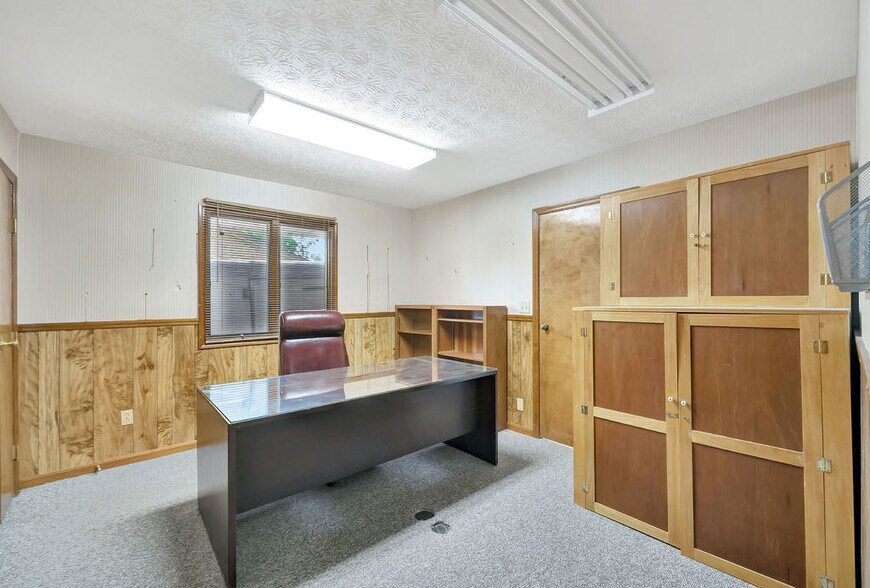 More Photos Of 1 Marty Ln, West Alexandria Medical For Sale