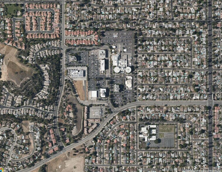 More Photos Of 23101 Sherman Pl, Canoga Park Medical For Lease