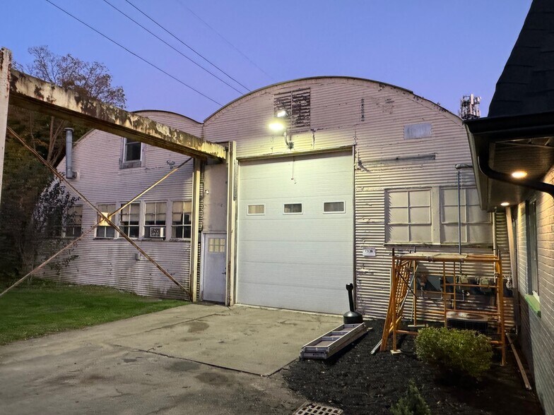 More Photos Of 201 S Mill St, South Lyon Manufacturing For Sale