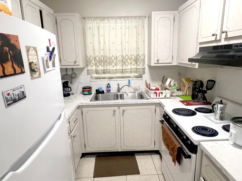 More Photos Of 2134 Lincoln St, Hollywood Apartments For Sale