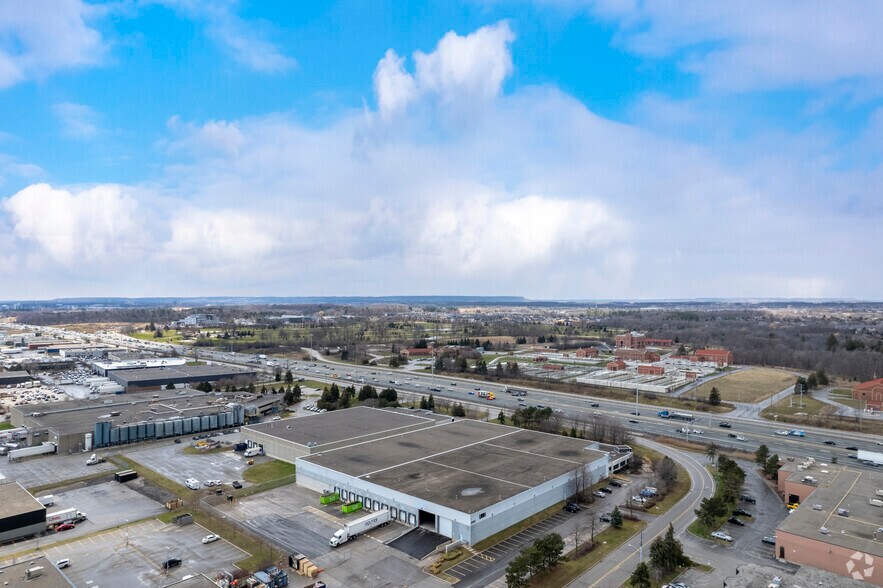 More Photos Of 2130 South Service Rd W, Oakville Warehouse For Lease