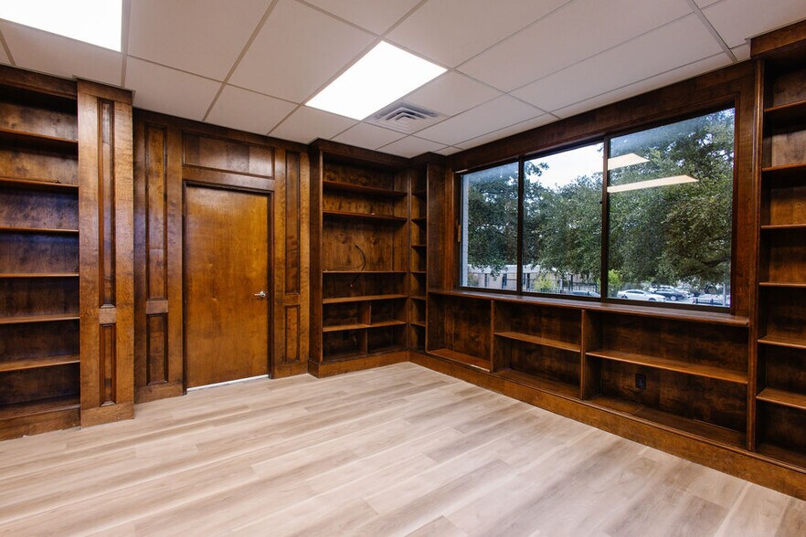More Photos Of 8225 Westglen Dr, Houston Office For Sale