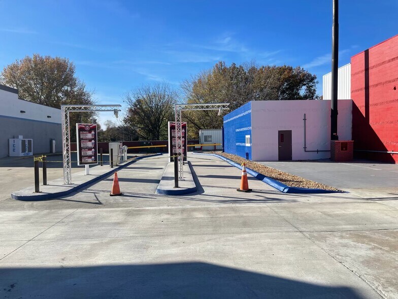 More Photos Of 5007 Parkview Dr, Frontenac Carwash For Sale