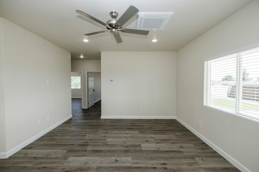 More Photos Of 720 N 2nd St, Patterson Specialty For Sale