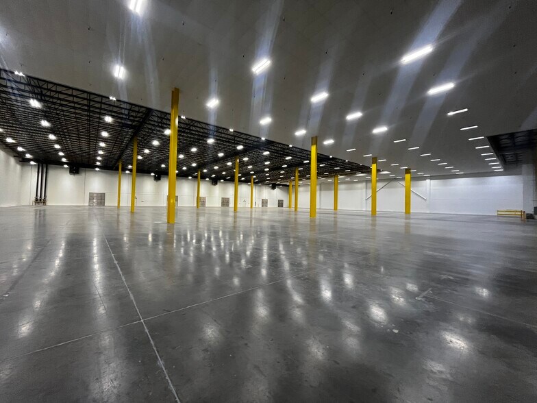 More Photos Of 1100 Chase Rd, Mesquite Distribution For Lease
