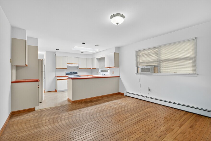 More Photos Of 202 Woodland Dr, Lincroft Veterinarian Kennel For Sale