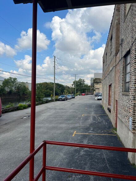 More Photos Of 1410-1440 N Kingsbury St, Chicago Manufacturing For Lease