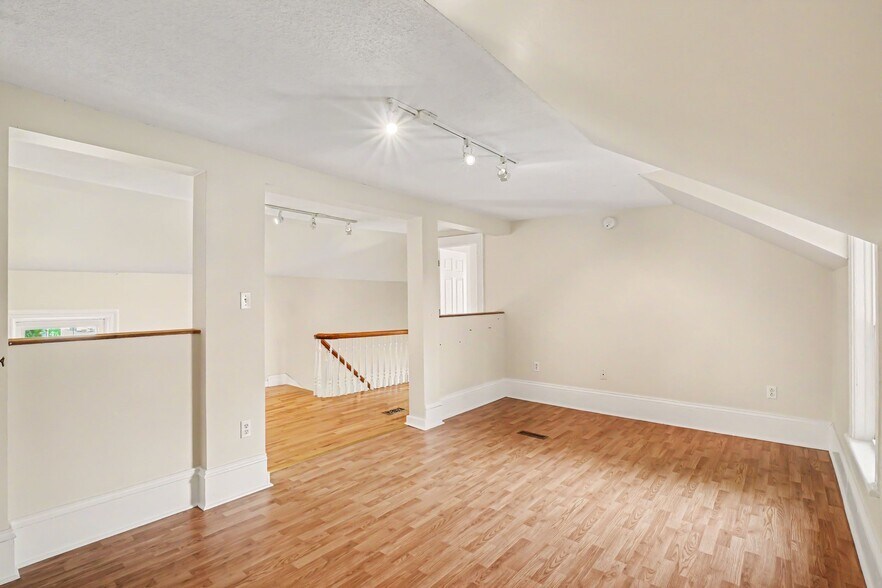 More Photos Of 616 Rideau St, Kemptville Office For Sale