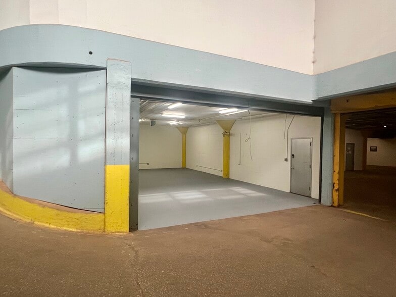 More Photos Of 1801 W Berteau Ave, Chicago Warehouse For Lease