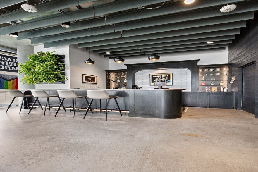 More Photos Of 404 E College St, Iowa City Hotel For Sale