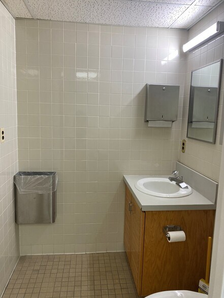 More Photos Of 222 Ridgedale Ave, Cedar Knolls Office For Sale