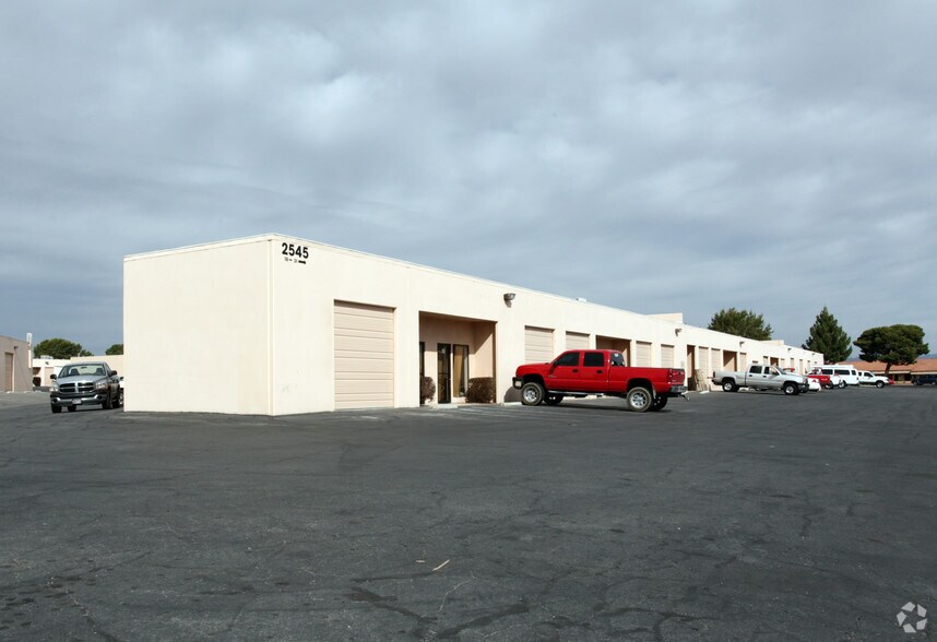 More Photos Of 2545 E Chandler Ave, Las Vegas Flex For Sale