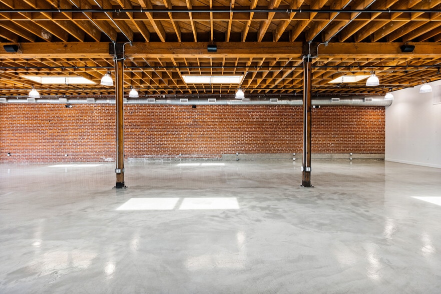 More Photos Of 9018-9022 W Olympic Blvd, Beverly Hills Storefront Retail Office For Sale